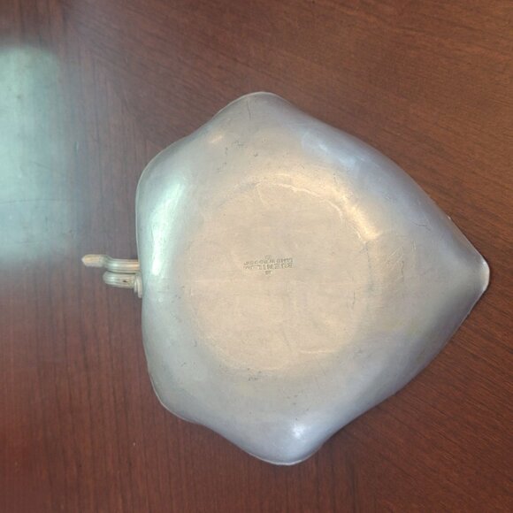 Buenelum Hand Wroght Leaf-Shaped Dish With Loop Handle - Picture 2 of 5